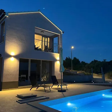 One Bedrooom With Heated Pool شقة *